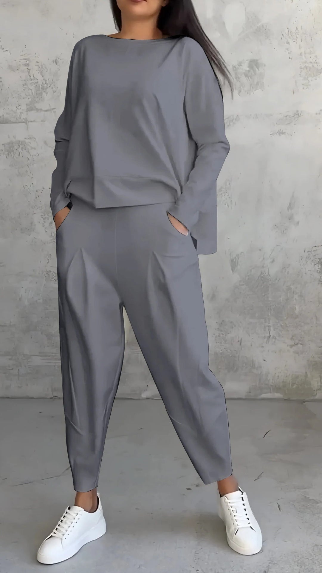 Aria | Casual Suit with Round Neckline and Long Sleeves