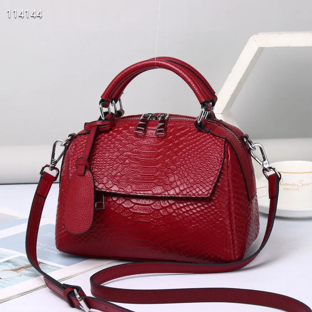 Lucy™ | Elegant Handbag with Crocodile Embossing