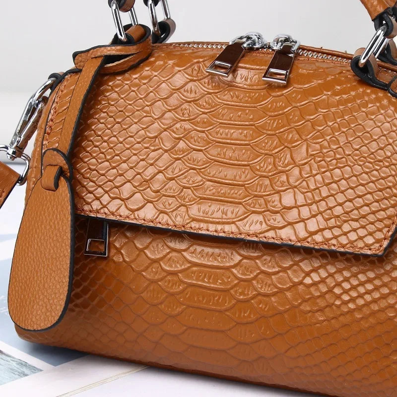 Lucy™ | Elegant Handbag with Crocodile Embossing